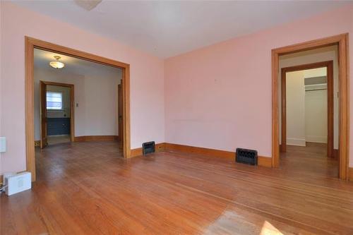 1076 Spruce St, Winnipeg, MB 