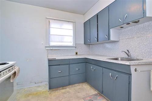 1076 Spruce St, Winnipeg, MB 