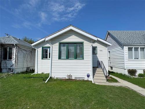 1076 Spruce St, Winnipeg, MB 