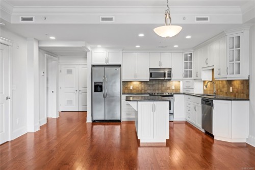 #307-222 Second Ave West, Qualicum Beach, BC 
