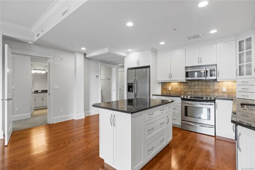 #307-222 Second Ave West, Qualicum Beach, BC 