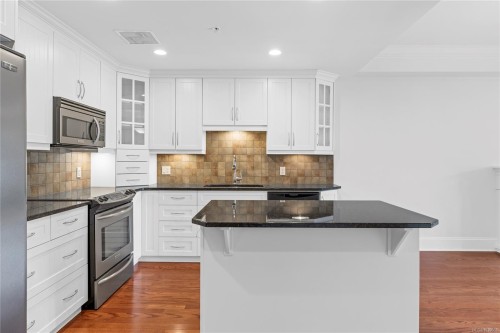 #307-222 Second Ave West, Qualicum Beach, BC 