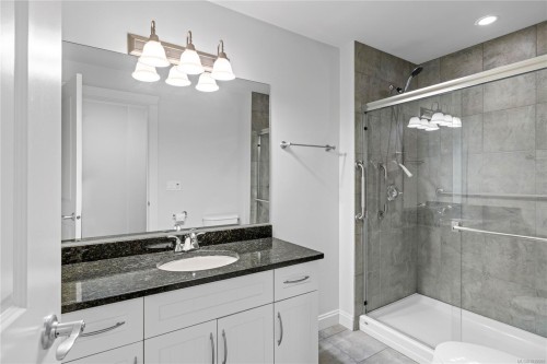 #307-222 Second Ave West, Qualicum Beach, BC 
