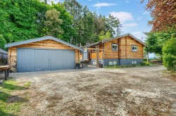 6898 Woodward Dr Central Saanich, BC V8M 1A9