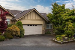 #15-3281 Maplewood Rd Saanich, BC V8P 3M4