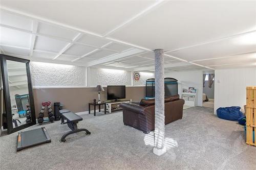 19 Cherry Cr, Winnipeg, MB 