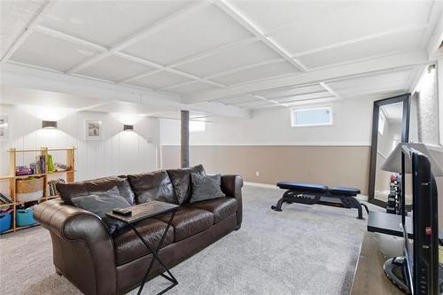 19 Cherry Cr, Winnipeg, MB 