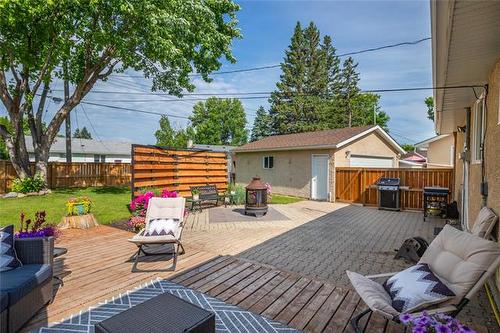 19 Cherry Cr, Winnipeg, MB 