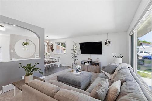 19 Cherry Cr, Winnipeg, MB 
