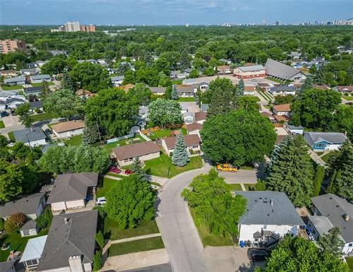 19 Cherry Cr, Winnipeg, MB 