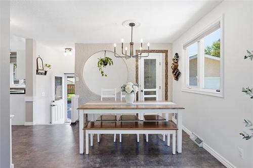 19 Cherry Cr, Winnipeg, MB 