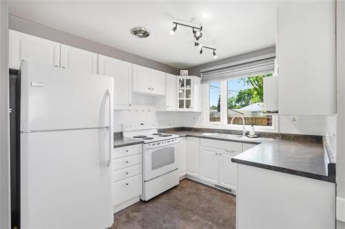 19 Cherry Cr, Winnipeg, MB 