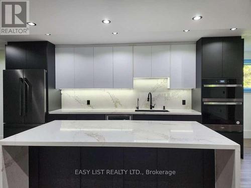 48 Mill Run Gate, Uxbridge, ON - Indoor Photo Showing Kitchen With Upgraded Kitchen