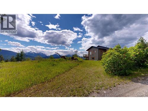 2660 95 Highway, Brisco, BC 
