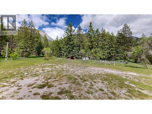 2660 95 Highway, Brisco, BC 