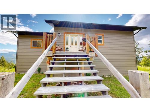 2660 95 Highway, Brisco, BC 