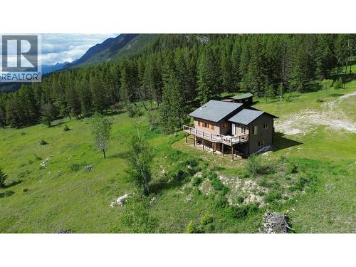 2660 95 Highway, Brisco, BC 