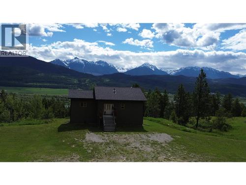 2660 95 Highway, Brisco, BC 