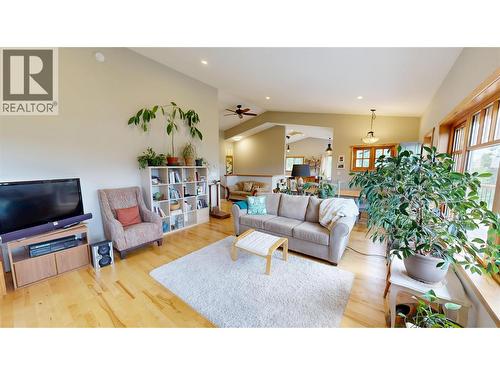 2660 95 Highway, Brisco, BC 