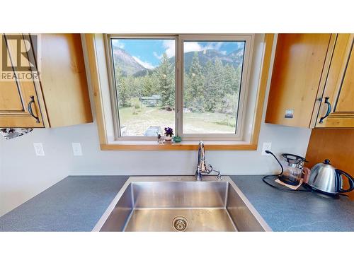 2660 95 Highway, Brisco, BC 