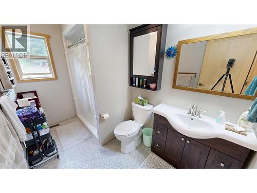 2660 95 Highway, Brisco, BC 