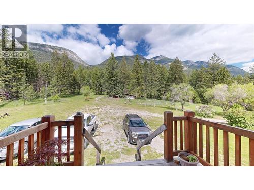 2660 95 Highway, Brisco, BC 