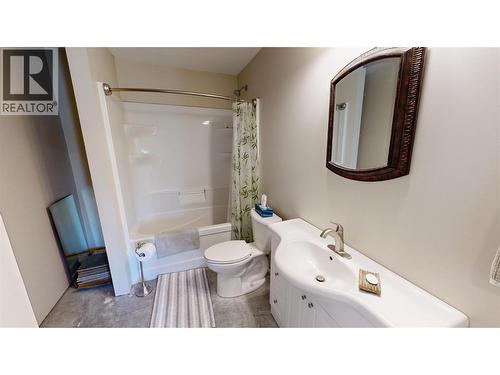 2660 95 Highway, Brisco, BC 