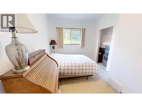 2660 95 Highway, Brisco, BC 