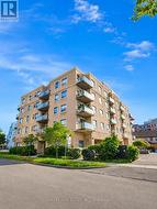 402 - 778 SHEPPARD AVENUE W Toronto, ON M3H 6B7