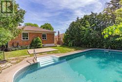 202 PARK HOME AVENUE  Toronto, ON M2R 1A2