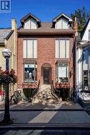112 SCOLLARD STREET  Toronto, ON M5R 0A1