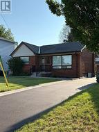 31 ROBERTSFIELD CRESCENT Toronto, ON M1R 2X1