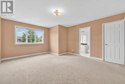 Primary Bedroom w/2 piece ensuite & walk-in closet - 