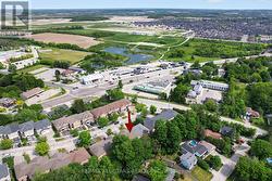 Close to amenities & Highway 404 - 