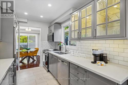 2208 Hunt Crescent, Burlington, ON 