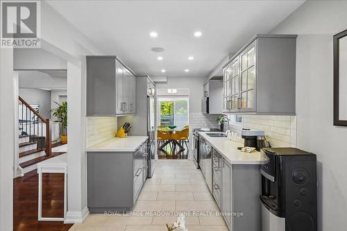 2208 Hunt Crescent, Burlington, ON 