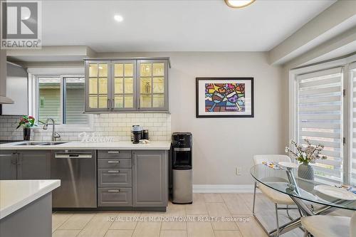 2208 Hunt Crescent, Burlington, ON 