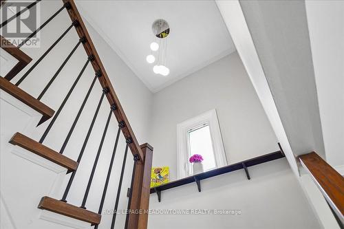 2208 Hunt Crescent, Burlington, ON 