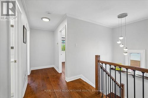 2208 Hunt Crescent, Burlington, ON 