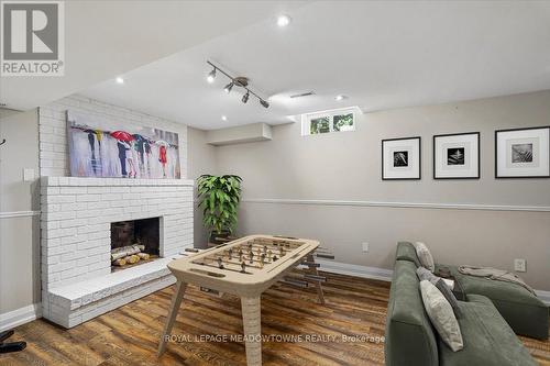 2208 Hunt Crescent, Burlington, ON 