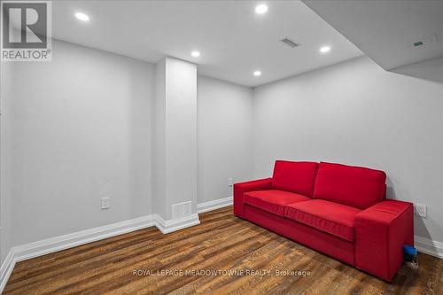2208 Hunt Crescent, Burlington, ON 