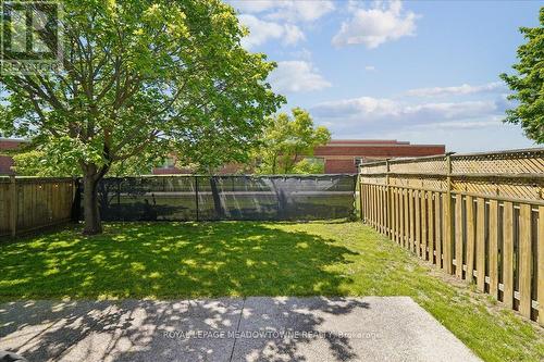 2208 Hunt Crescent, Burlington, ON 