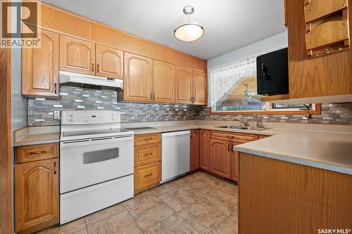 621 20Th Avenue E, Regina, SK - Indoor Photo Showing Kitchen With Double Sink