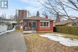 944 EVE STREET Ottawa, ON K1K 3R4
