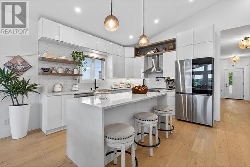 1793 Queen St E, Sault Ste. Marie, ON - Indoor Photo Showing Kitchen With Upgraded Kitchen