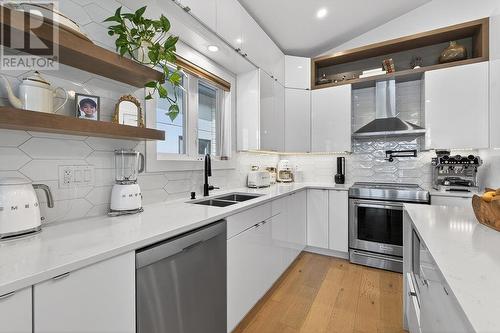 1793 Queen St E, Sault Ste. Marie, ON - Indoor Photo Showing Kitchen With Double Sink With Upgraded Kitchen