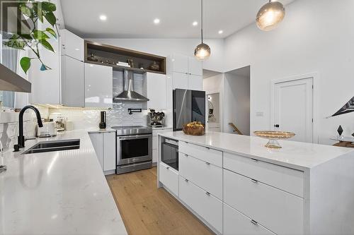 1793 Queen St E, Sault Ste. Marie, ON - Indoor Photo Showing Kitchen With Double Sink With Upgraded Kitchen