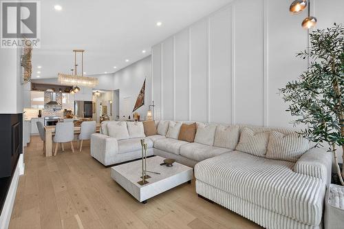 1793 Queen St E, Sault Ste. Marie, ON - Indoor Photo Showing Living Room
