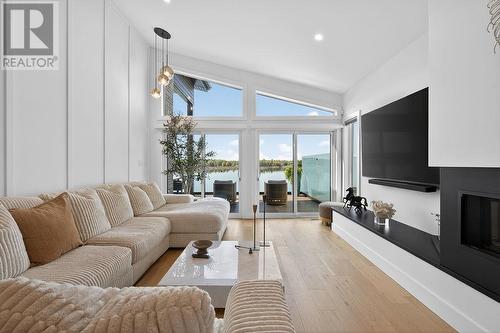 1793 Queen St E, Sault Ste. Marie, ON - Indoor Photo Showing Living Room With Fireplace