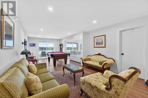 1793 Queen St E, Sault Ste. Marie, ON - Indoor Photo Showing Living Room